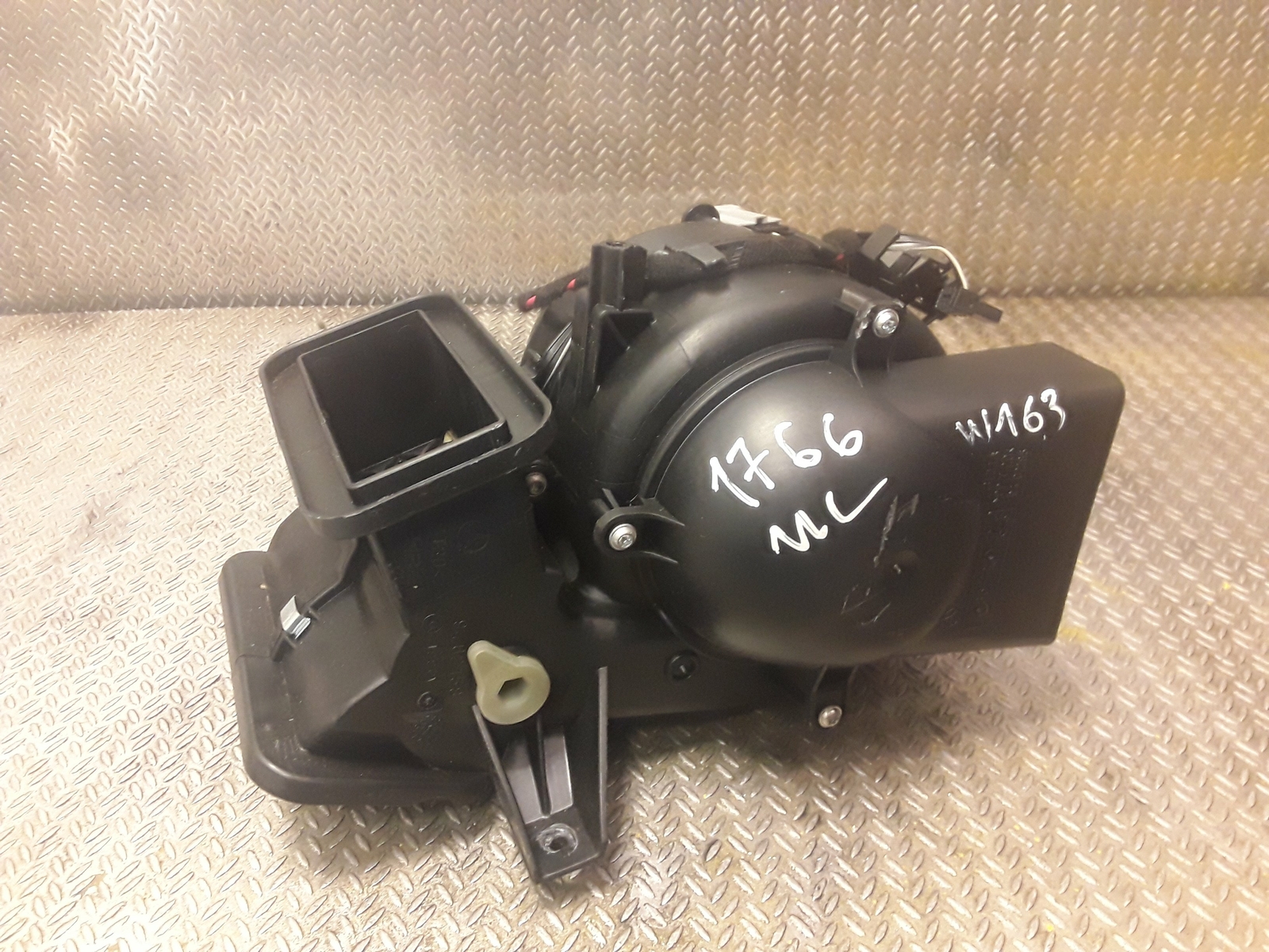 MERCEDES W163 HEATER BLOWER FAN MOTOR ML M CLASS W163 RHD OEM 1638300308 eBay