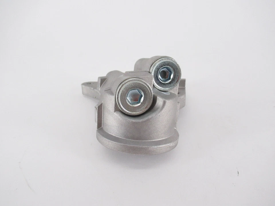 Carcasa de filtro de aceite de motor genuino OEM Toyota 15609-0T060 Corolla 2016-2019 Foto 4 de 4