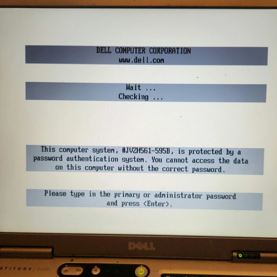 Dell Latitude D600 Pentium /1 ГБ ОЗУ @ 2.66 ГГц /без жесткого диска /без ОС /ДЛЯ КОМПЛЕКТУЮЩИХ /Чтение - Изображение 3 из 4