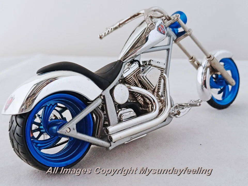 2009 HARLEY-DAVIDSON ARLEN NESS - TWO CHOPPER CUSTOM MODELS - SCALE 1:18 - NEW! - Immagine 4 di 4