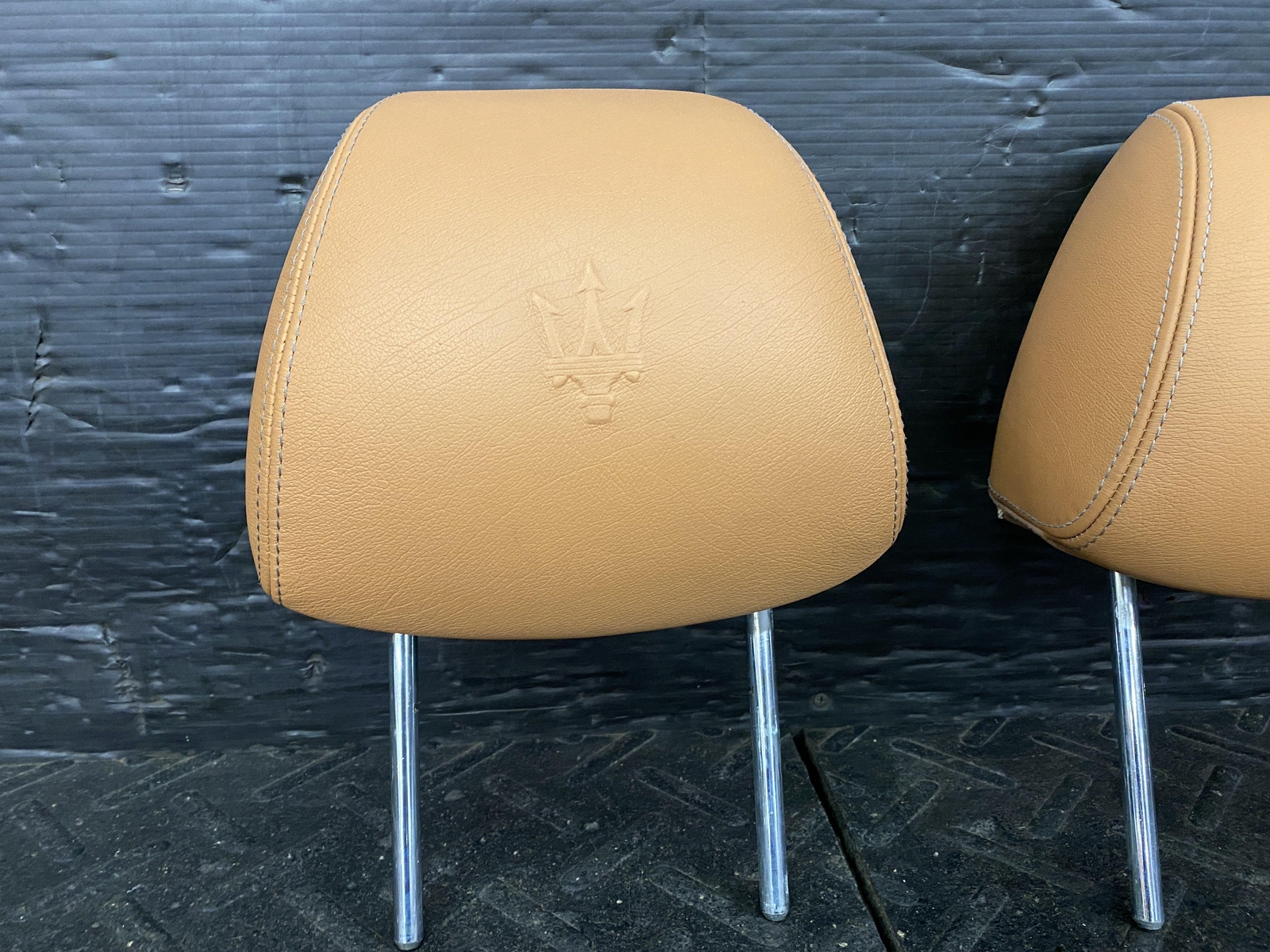 2011 MASERATI GRANTURISMO FRONT LEFT & RIGHT SEAT HEADRESTS TAN LEATHER