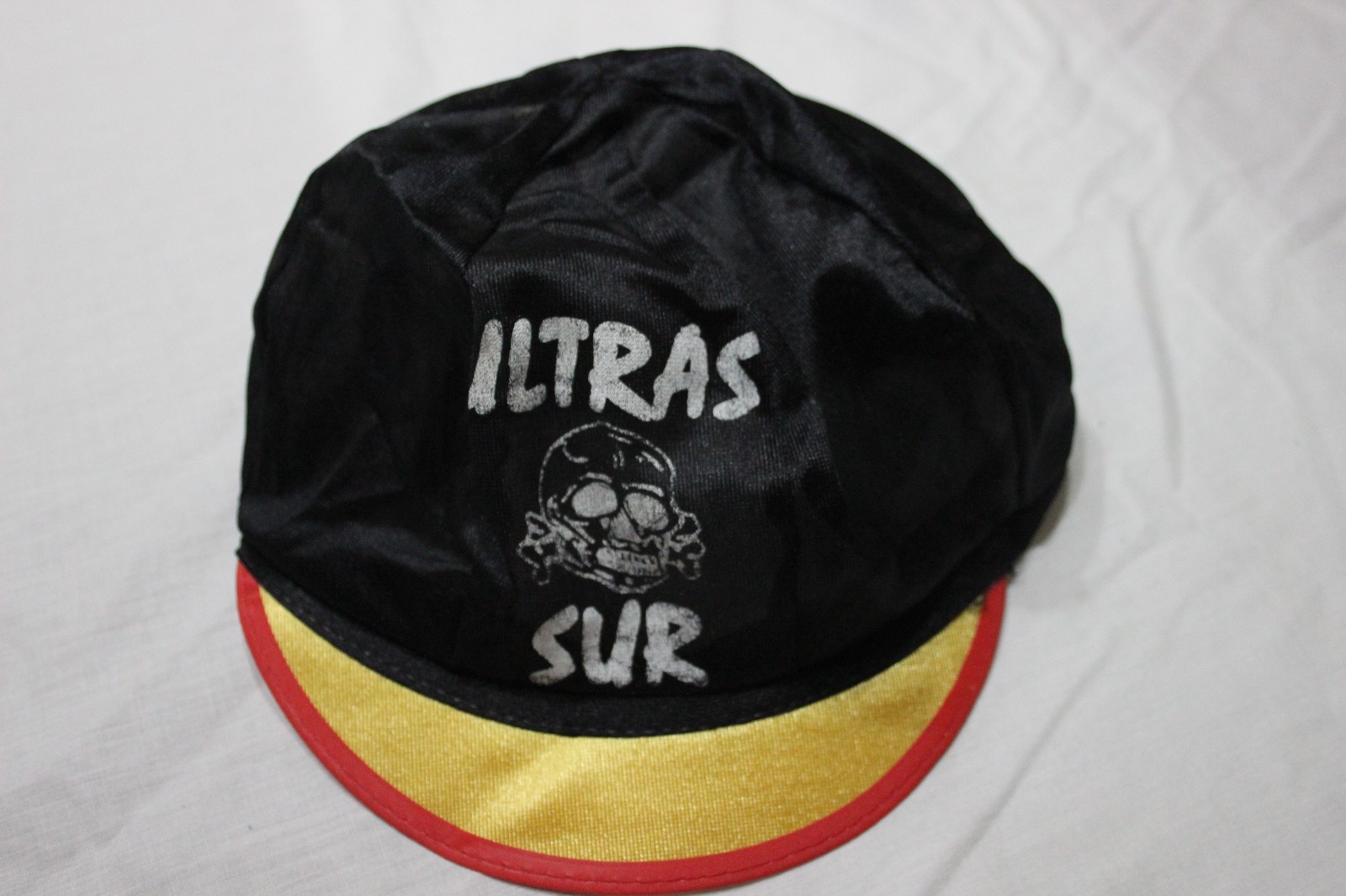 GORRA DE LOS ULTRAS DEL REAL MADRID ULTRAS SUR ANTIQUISIMA ESCUDO SERIGRAFIADO eBay