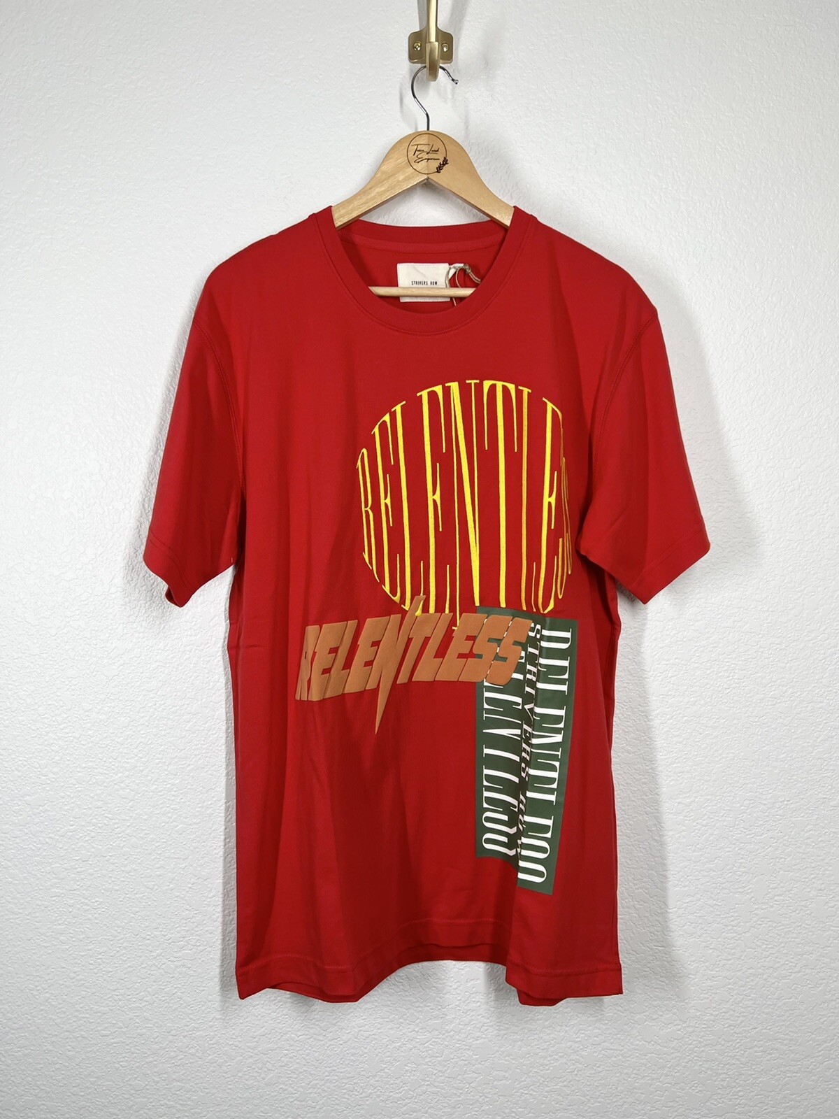 FILA T shirt grafica Strivers Row Fuel Cell taglia Large L manica corta rosso alto rischio