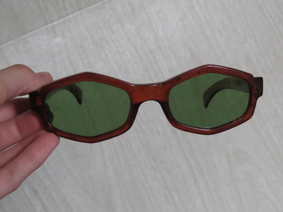 Gafas de sol de colección Polaroid Cool Ray 107 Coquette Remolino Tortuga años 70 Mod lentes verdes Foto 3 de 4