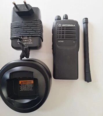 1x motorola GP340 VHF charger + antenna 136-174 100% OK OK don't have battery - Bild 1 von 4