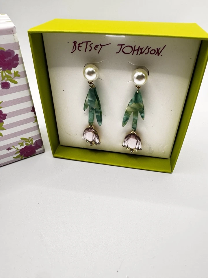 Pendientes colgantes florales Betsey Johnson perla verde rosa flor colgante caja nueva con etiquetas Foto 3 de 4