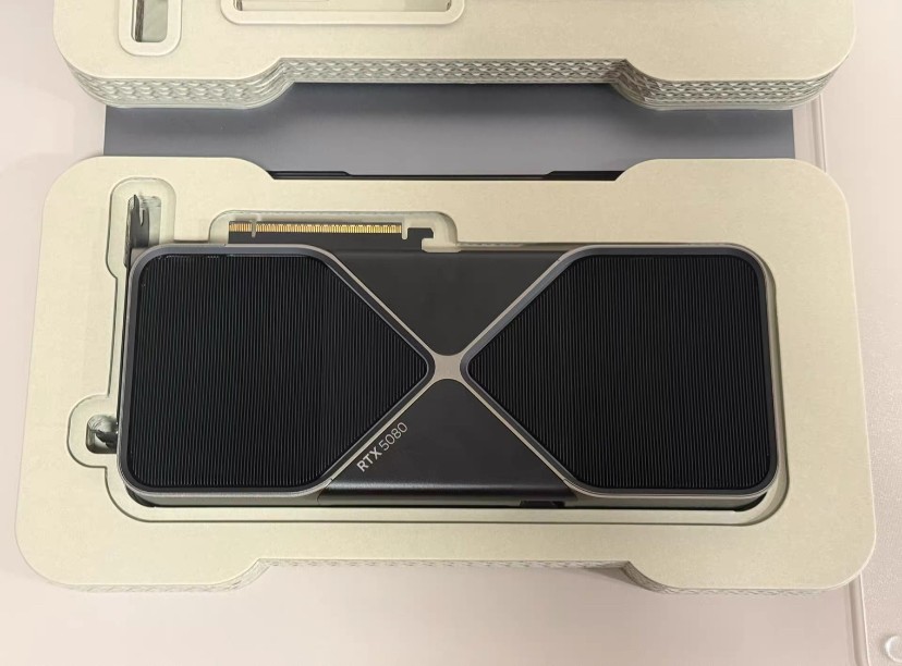 NVIDIA GEFORCE RTX 5080 Founders Edition GDDR7 4K Gaming Graphics