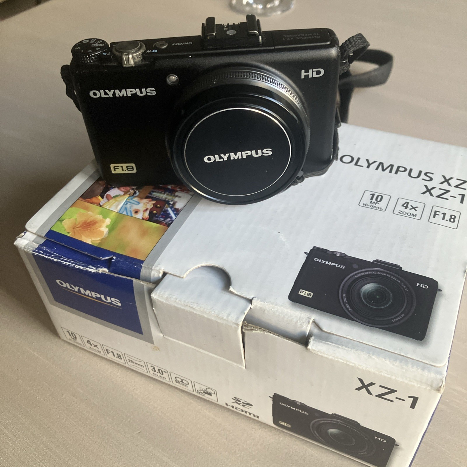 Olympus XZ-1 Fotocamera digitale compatta con Lente grandangolare Gloxy