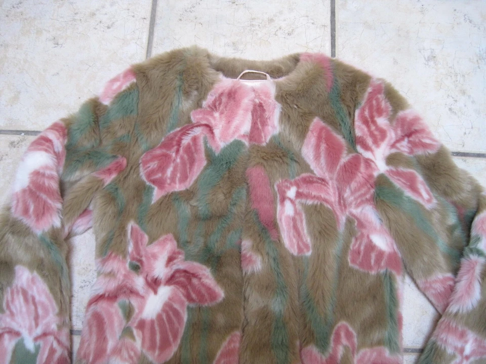 Anthropologie Seen Worn Kept marrón con rosa floral iris acrílico imitación piel abrigo 6 4  Foto 4 de 4