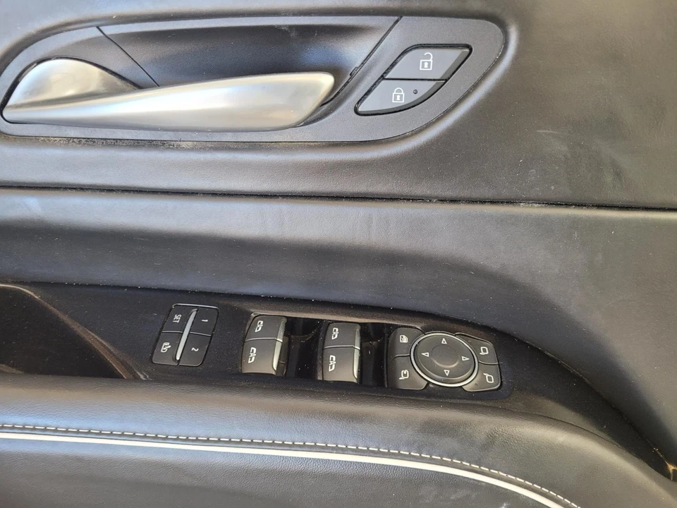 2021-2023 Cadillac Escalade ESV Front Driver Door Trim Panel, Black/Woodgrain Foto 4 de 4