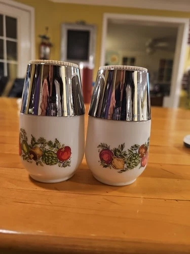 Vintage GEMCO Milk Glass Spice of Life Salt and Pepper Shakers