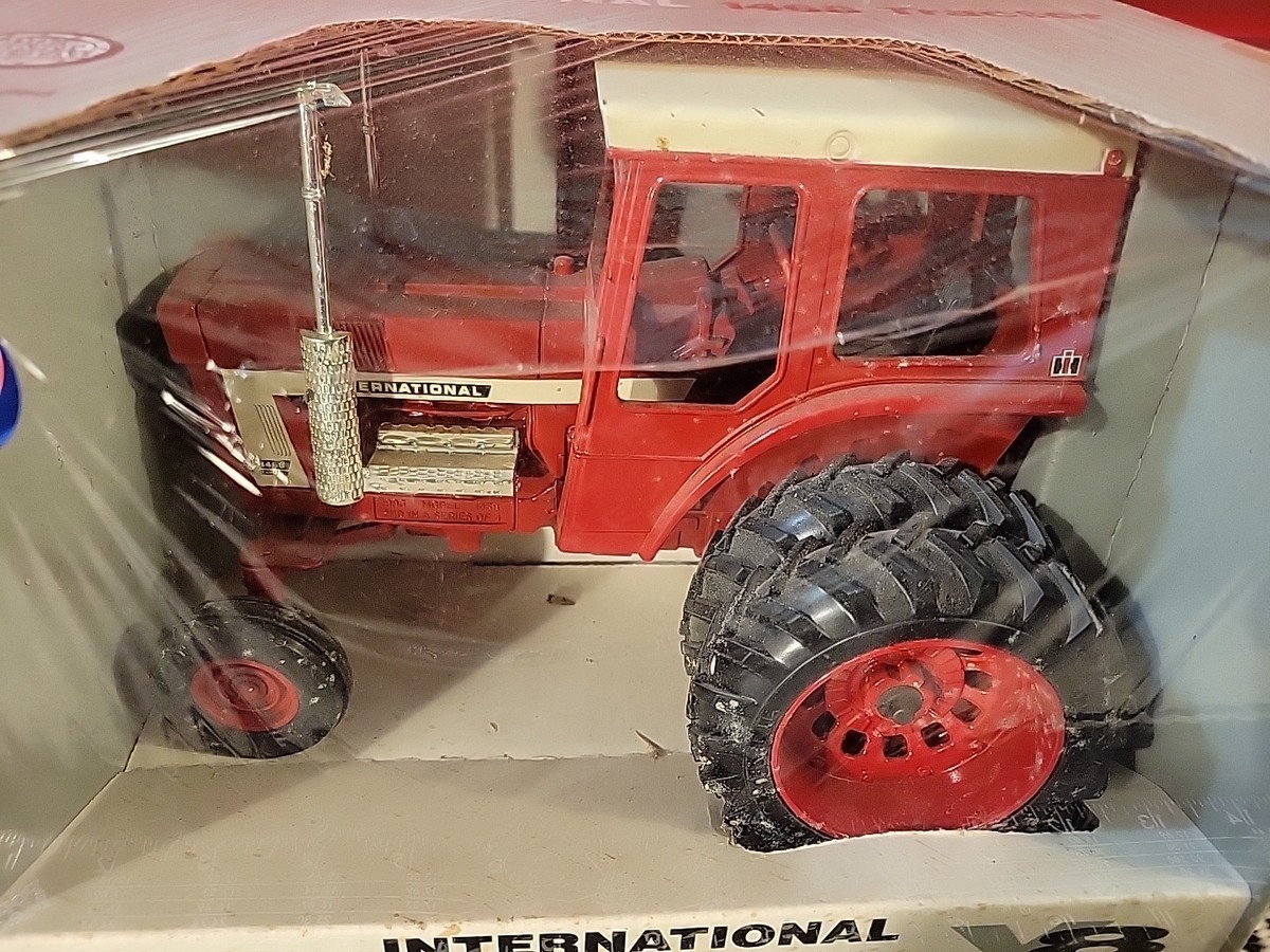 Ertl International 1468 V8 1/16 Diecast Farm Tractor Replica