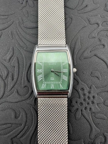 GREEN  DIAL Vintage Seiko Slim Quartz Men’s  Wrist Watch