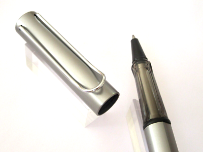 Promo Stylo Plume Safari lamy chez Monoprix