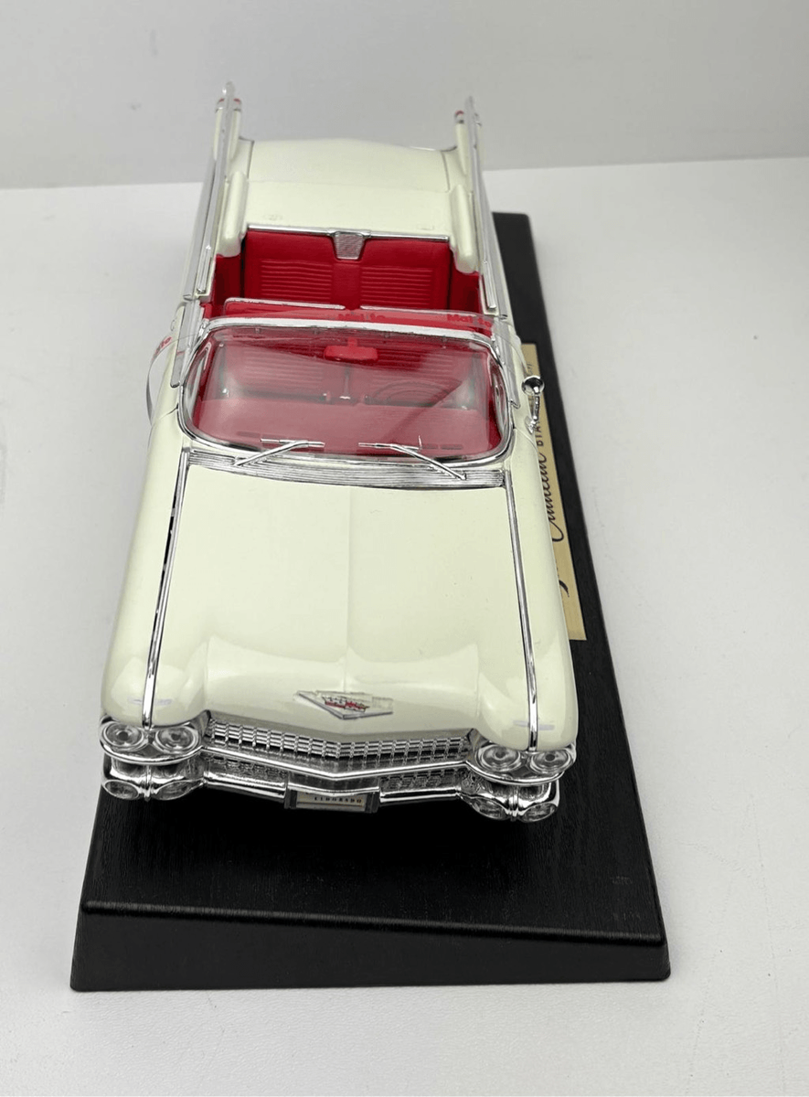 Maisto 1959 キャデラックエルドラド　Biarritz 新品 Maisto 1959 White Cadillac Eldorado Biarritz Special Edition