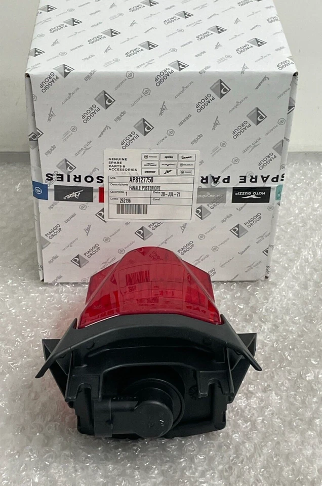 Unidad de luz de freno trasera de parada Aprilia RS 125 2T 2006-10 genuina NUEVA AP8127750 Foto 3 de 3