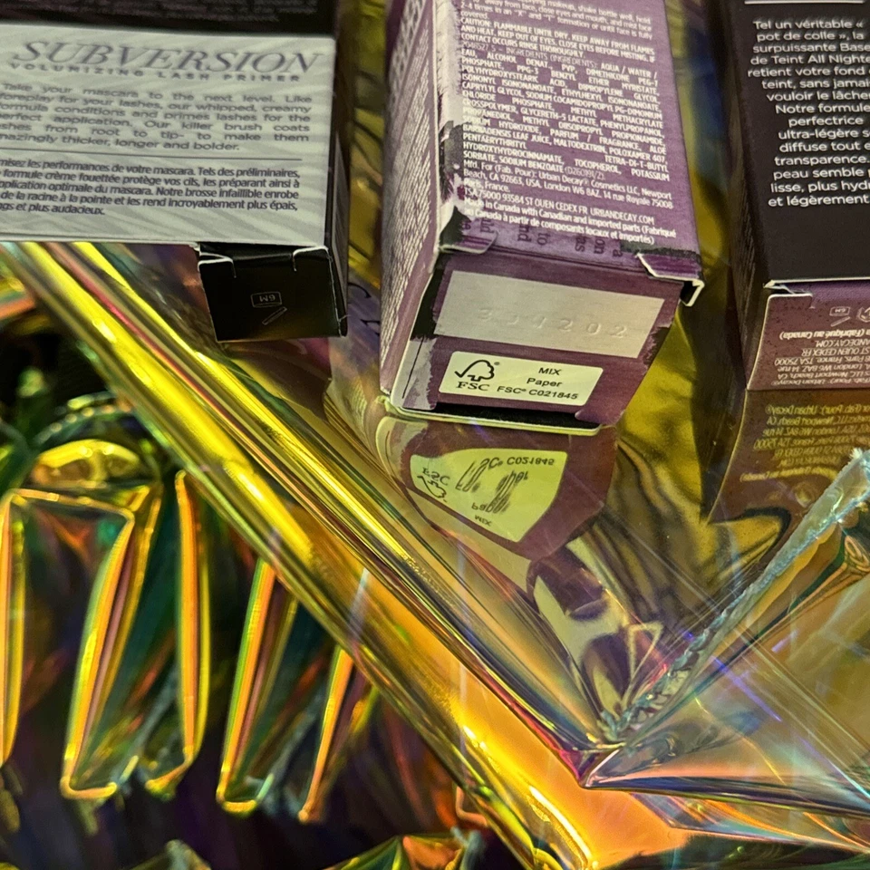 Urban Decay 15ml Primer, Foundation Grip 5ml & Perversion Mascara 4ml Gift Set - Image 4 of 4