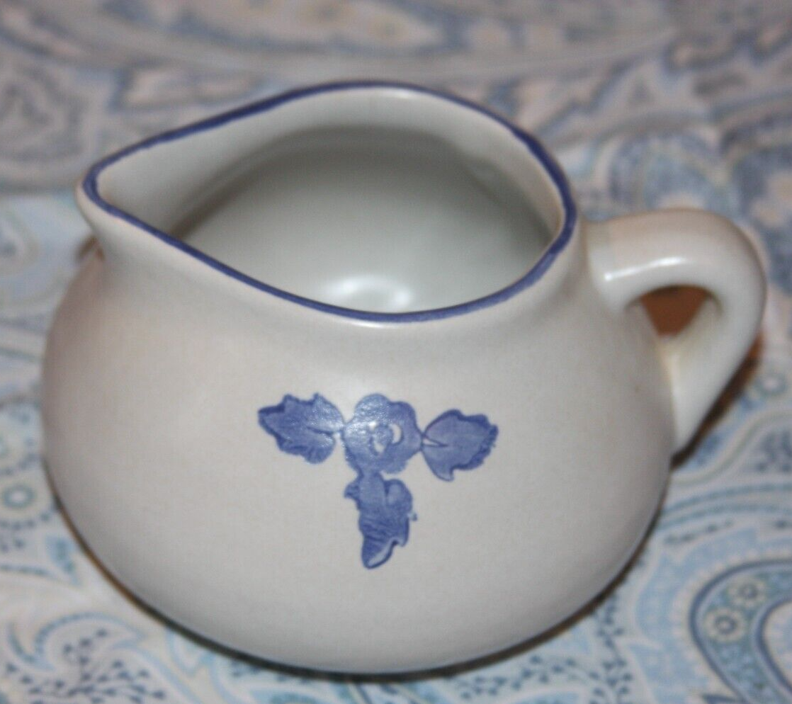 Pfaltzgraff Yorktowne Gravy Boat Sauce Server Syrup Approx 4" x 4