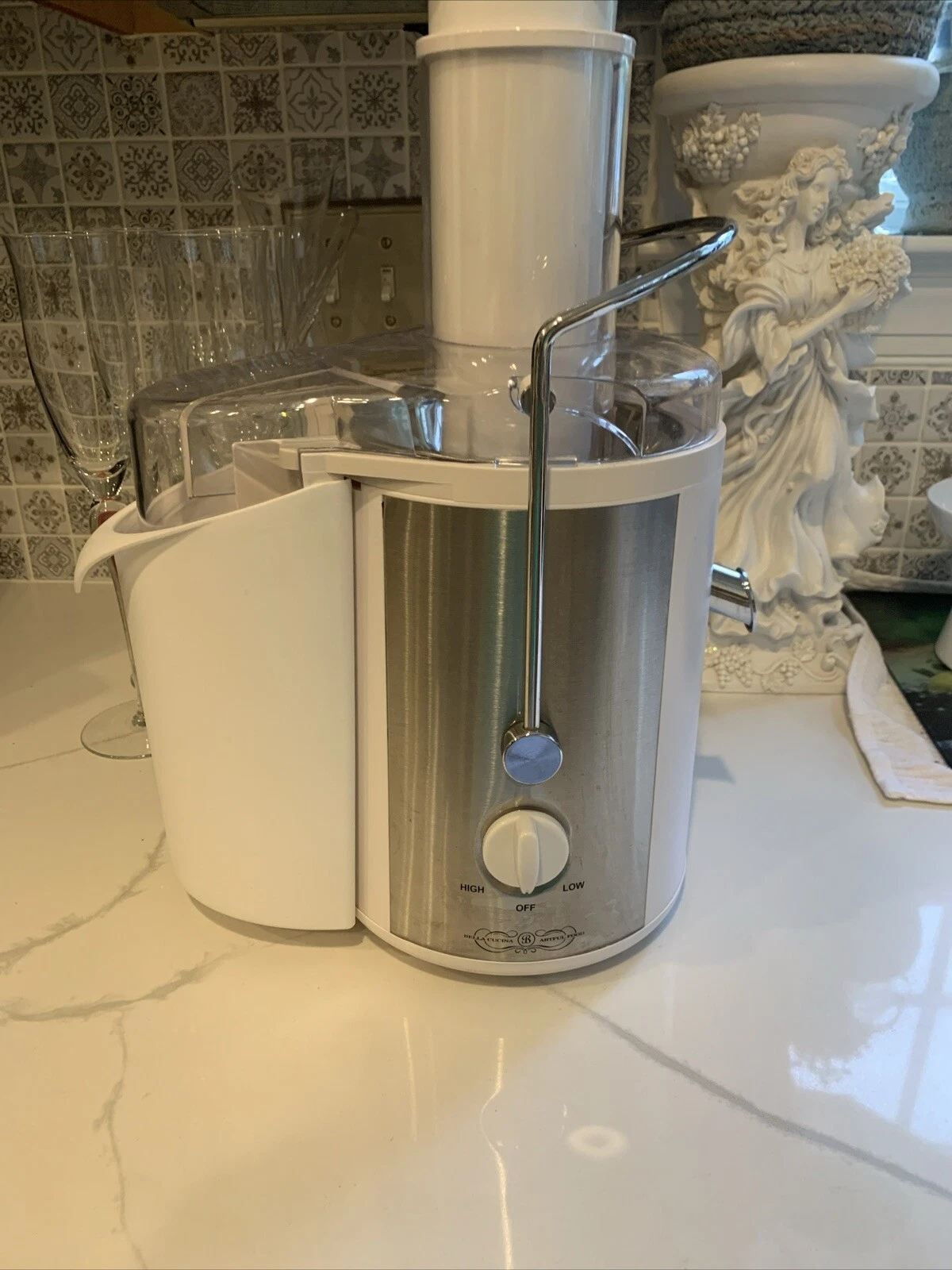 Bella High Power Juice Extractor Model XJ-8K129 White 120V 60Hz 700W