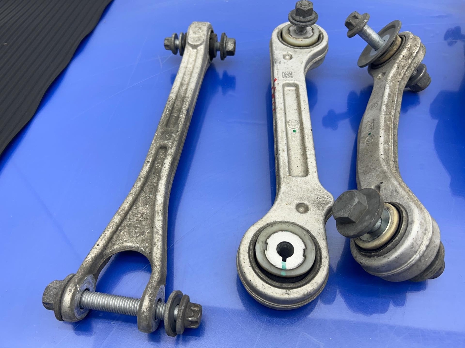 2017-2020 MASERATI LEVANTE RIGHT REAR UPPER & LOWER CONTROL ARM SET (5) OEM