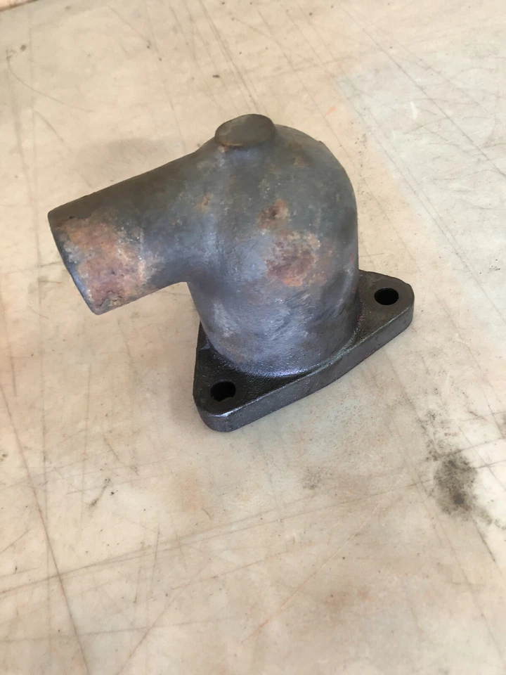 Camión Willys Jeep L134 carcasa termostato CJ Foto 4 de 4