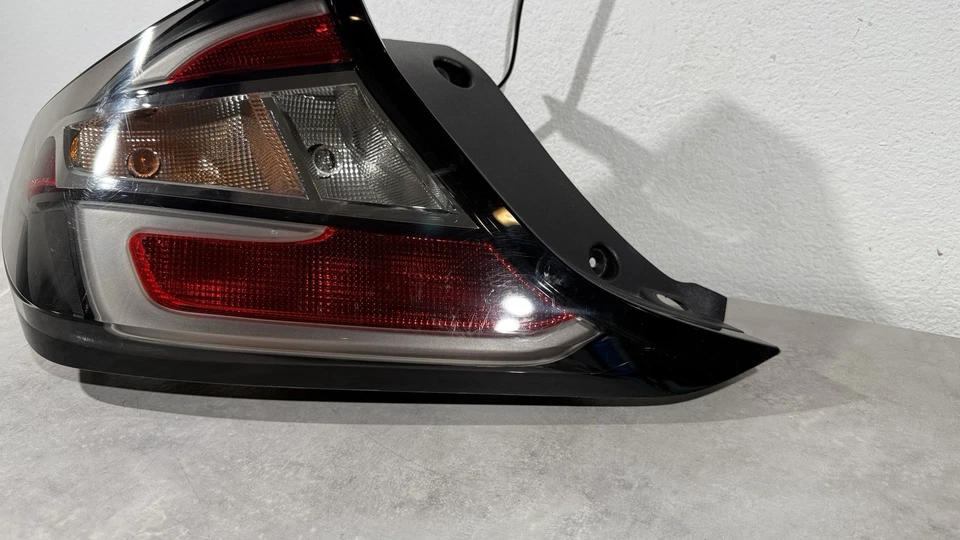 原始设备制造商 2016 - 2019 年雪佛兰 Volt 左 LH 司机侧外尾灯 23413608 — 第 2/4 张图片