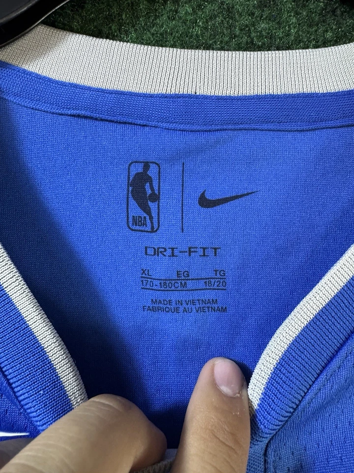 Camiseta deportiva juvenil Dallas Mavericks Kyrie Irving Nike azul Swingman talla XL NUEVA SIN ETIQUETAS Foto 3 de 4