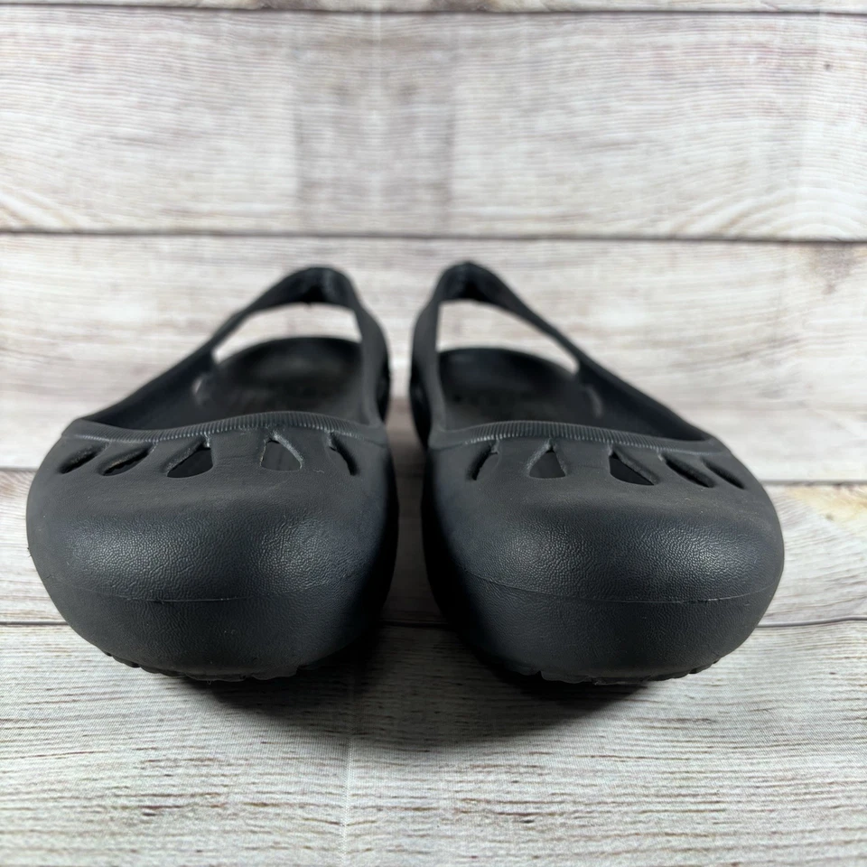 Zapatos planos de ballet Crocs Kadee para mujer talla 8 negros sin cordones cómodos con cabestrillo trasero Foto 2 de 4