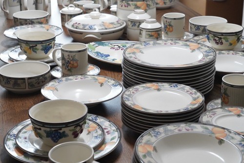 Mikasa Intaglio Garden Harvest Dinnerware Plates Bowls Mugs Serveware & MISC PCS - Picture 2 of 92