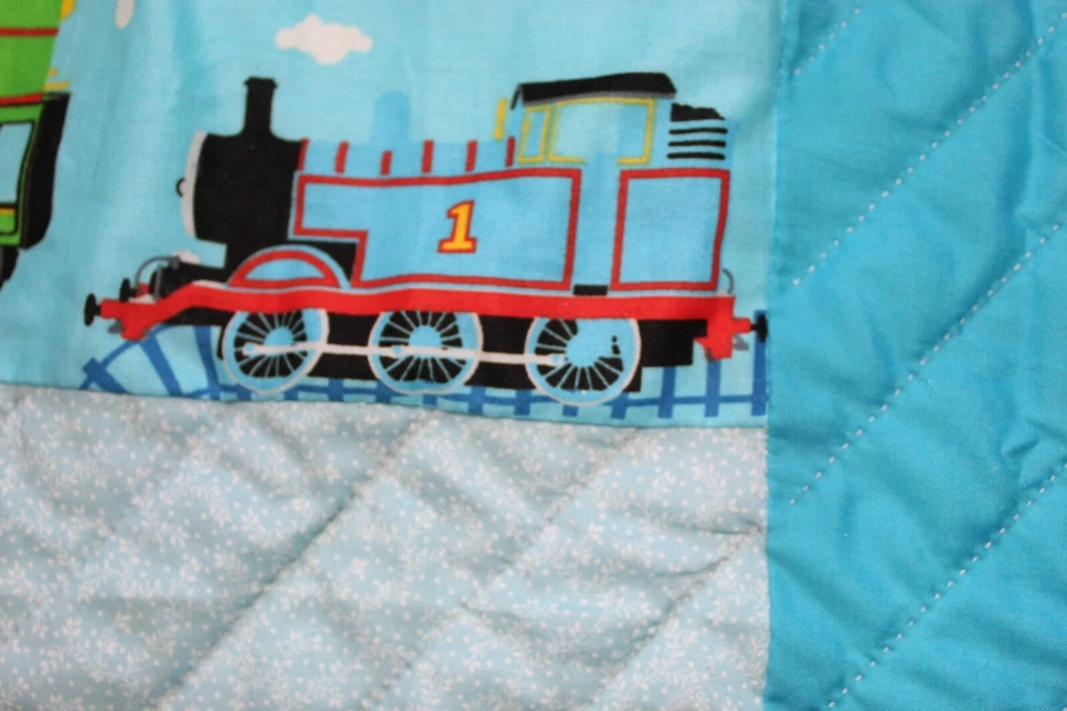 Edredón cuna Thomas the Train cosido a mano Foto 3 de 4