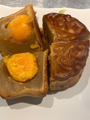 double yolk lotus seed paste mooncakes double yolk lotus seed paste mooncakes
