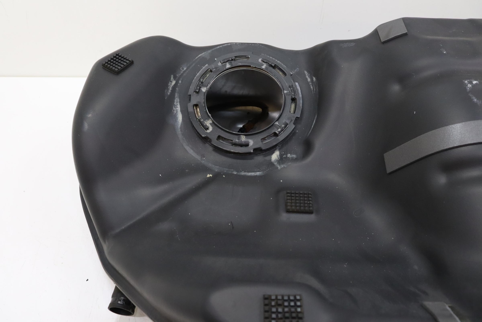 2017 -2024 MASERATI QUATTROPORTE FUEL GAS TANK STORAGE RESERVOIR OEM 06700382480