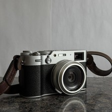 Fujifilm X100VI Digital Camera and SmallRig Bundle