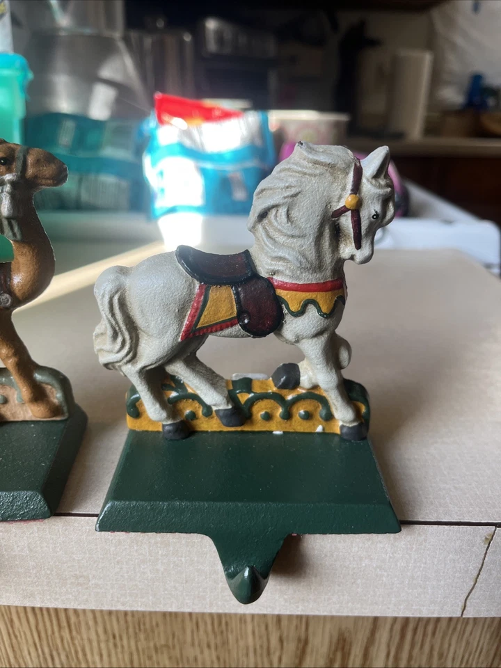 Medio Oeste Carrusel de Hierro Fundido Medias Soporte Navidad Vintage Caballo N Camel Foto 3 de 4