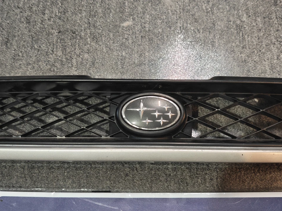 Subaru Impreza 1997-2001 parrilla emblema plateado 2,5RS GC8 Outback Sport Foto 3 de 4