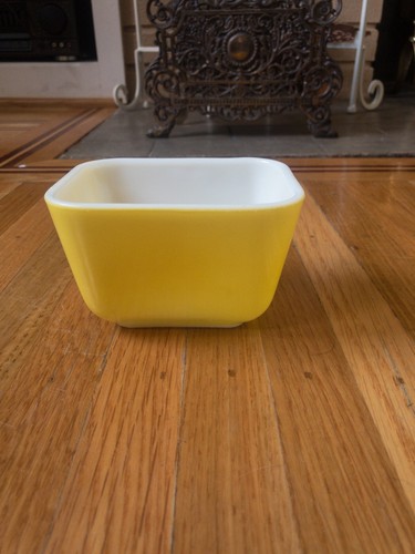 vintage PYREX fridge dishes 1 red 1 yellow no lids vintage kitchen - Picture 7 of 9