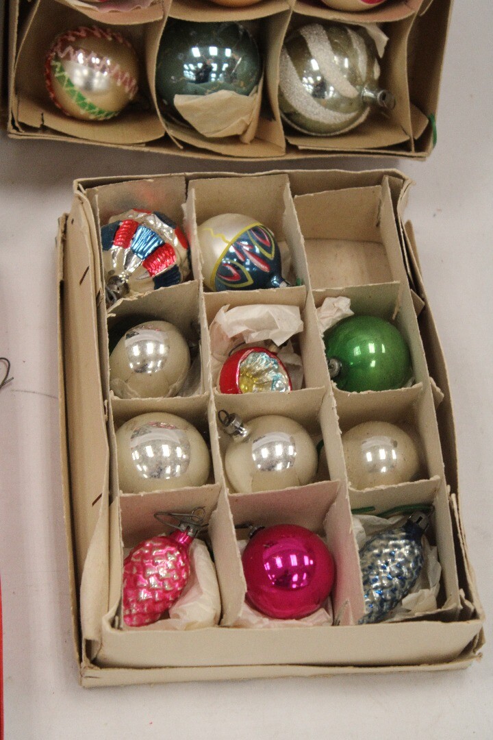 Over 100 Vintage Christmas Tree Baubles and Decorative Pieces Various