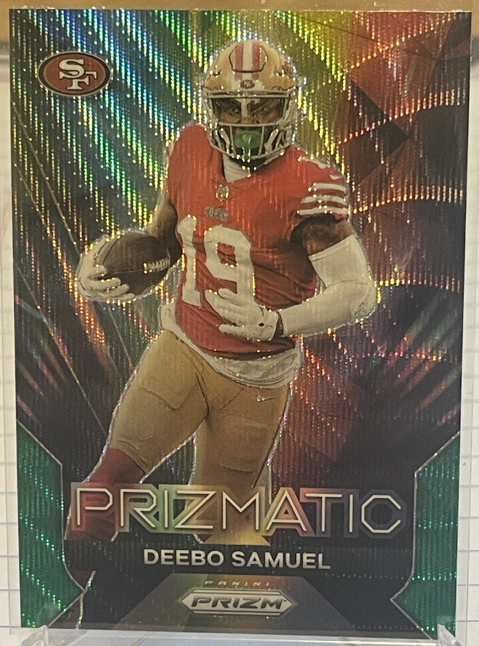 DEEBO SAMUEL #17 2023 PANINI 49ERS GREEN WAVE PRIZMATIC COMMANDERS INSERT