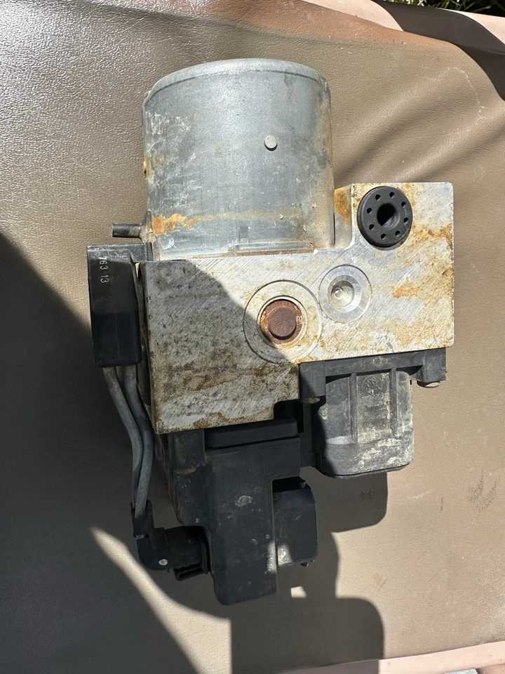 1998-2002 Isuzu Trooper ABS Brake Pump System Antilock - Image 2 of 3