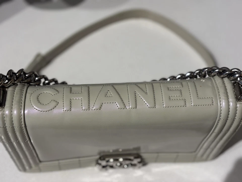 Bolsa CHANEL Reverso menino couro de bezerro iridescente vitrificado tamanho médio 2011/2012 *leia* - Imagem 2 de 4