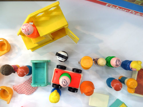 Vintage 1969 Fisher Price 952 Play Family House USA Box Version Extra Figures - Picture 5 of 24