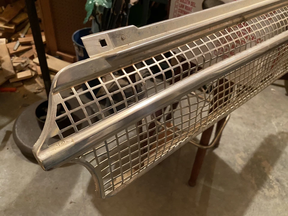 Parrilla delantera de aluminio Plymouth Fury 1965 Foto 2 de 4