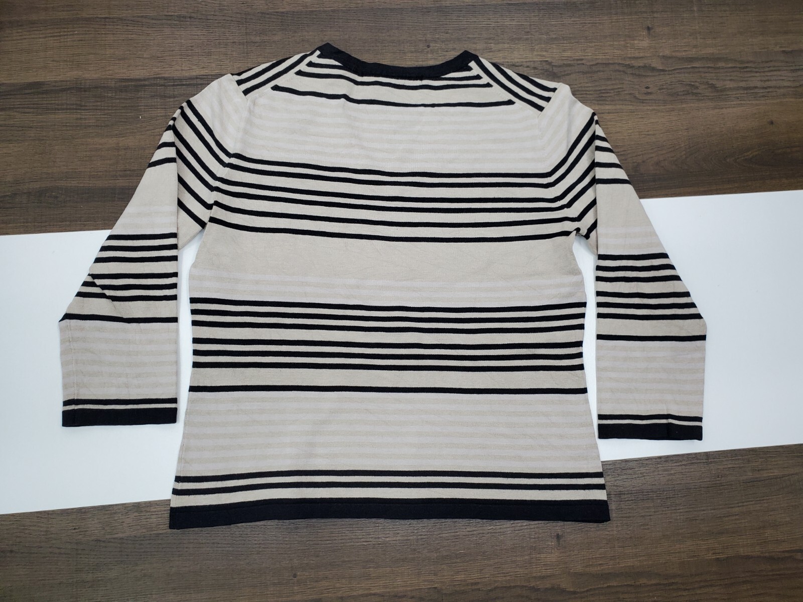 Womens Madison Studio Medium Silk Striped V Neck Long Sleeve Shirt Tee