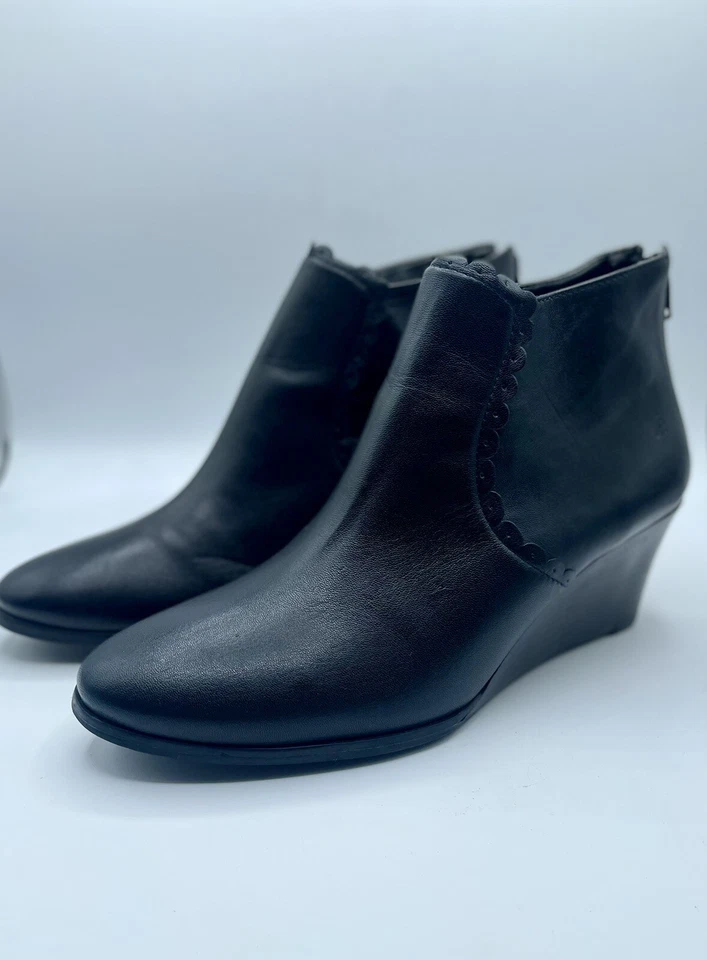 Jack Rogers Women’s Black leather booties With Wedge Heel Size 8.5 - Image 3 of 4