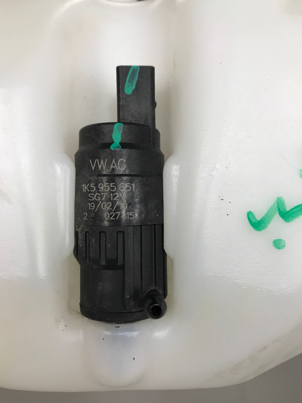 2011 Audi R8 V10 Windsheild Washer Tank Bottle & Pump 423955449a 1k5955651