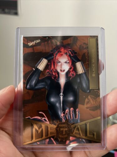 BLACK WIDOW #13 2021 Skybox Marvel Universe Metal Spider-Man LIGHT FX GOLD - Picture 1 of 2