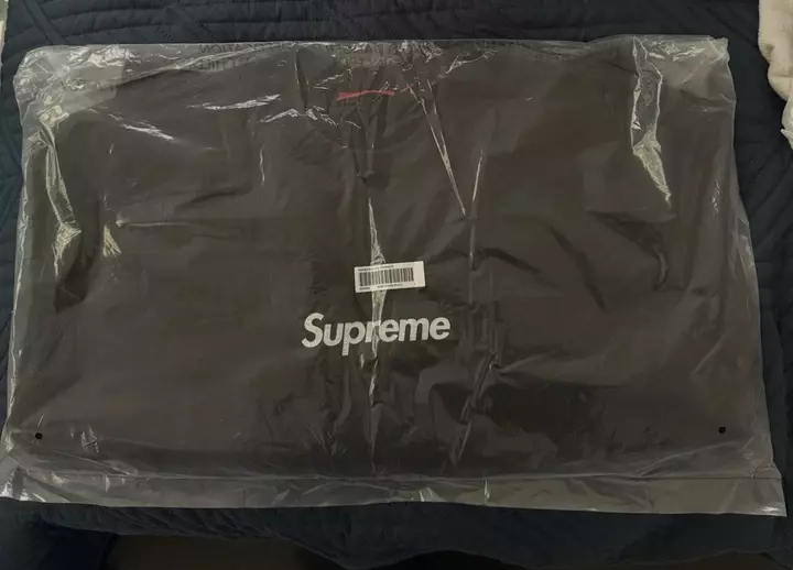 Logo Supreme boîte lavée col rond noir   Taille XL SS25