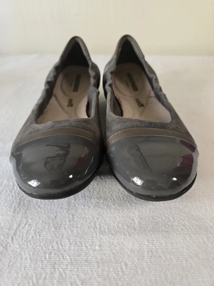 Clarks Mujer Gamuza Ballet Pisos Charol Puntera Cottagecore Clásico Silencioso Lujo Foto 2 de 4
