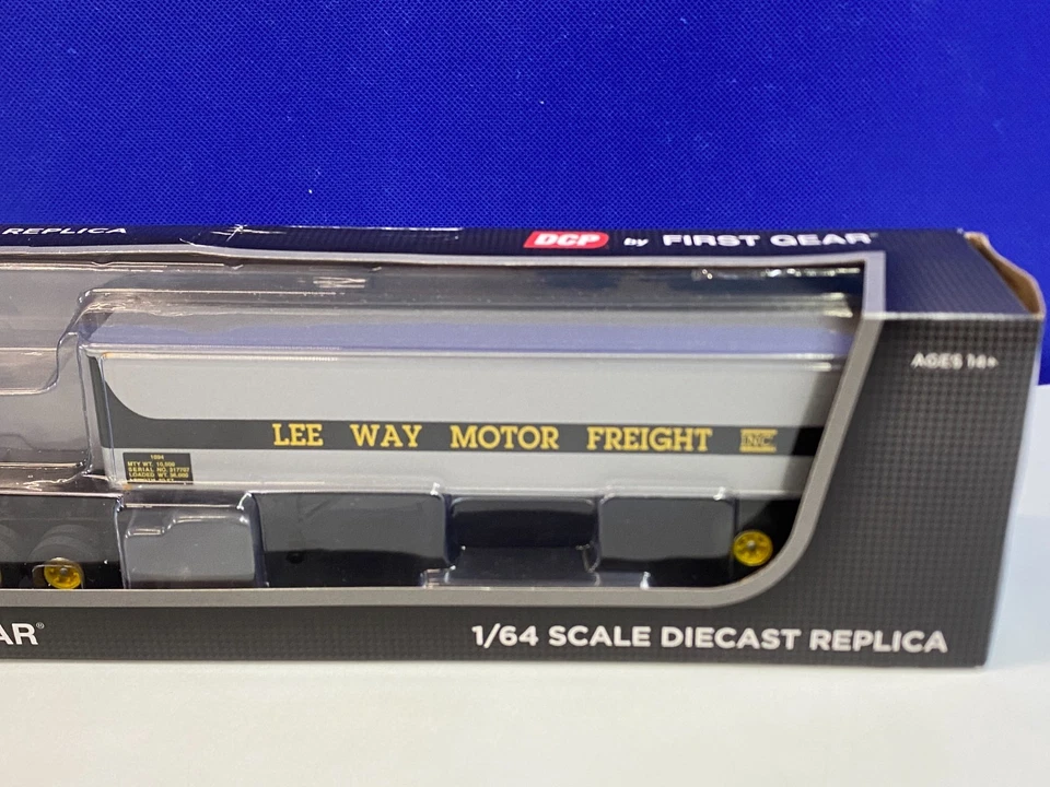 DCP FIRST GEAR 1/64 LEE WAY FREIGHT MACK B-61 DAY CAB & 40' TRAILER 60-0572 - Image 3 of 4
