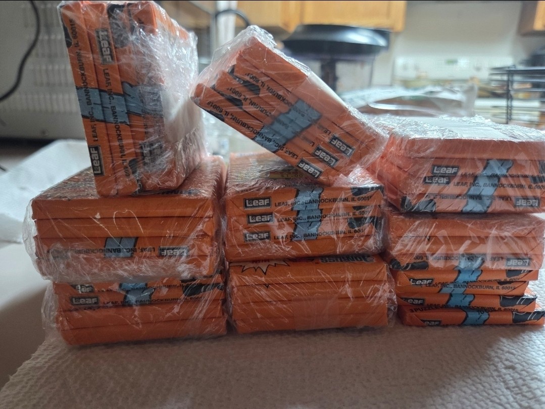 (31) 1990 Donruss Baseball Sealed Pack Of 16 Player Cards And 3 Puzzle Piece